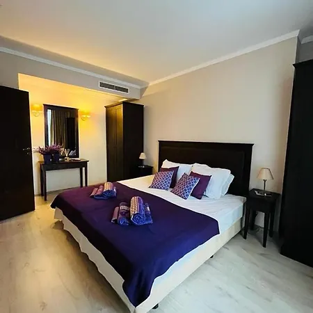 A206 In Royal * ساني بيتش